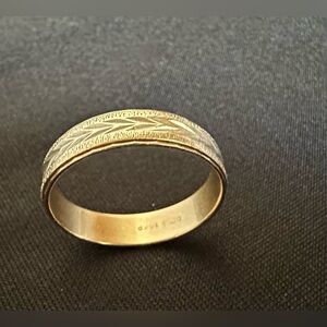 Vintage  14k Gold unisex Wreath Band